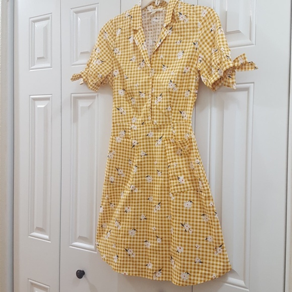 Monteau Dresses & Skirts - Retro Vintage Gingham Floral Tea Dress